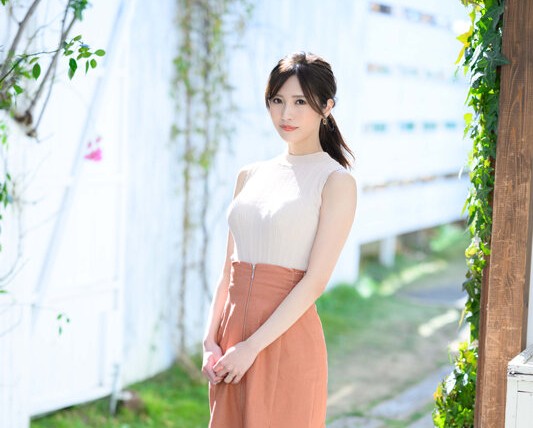 【32歳素人妻】美人の概念を覆す32歳美熟女！スレンダー美乳と柔らかな笑顔で見る者を魅了する初デビュー■水端あさみ