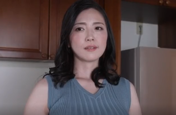 【オナホ義理母】奥さんの妊娠でSEXできなくて溜まっていく旦那…みるに見かねた嫁の母が驚きの提案をしてきて…〈木下凛々子〉