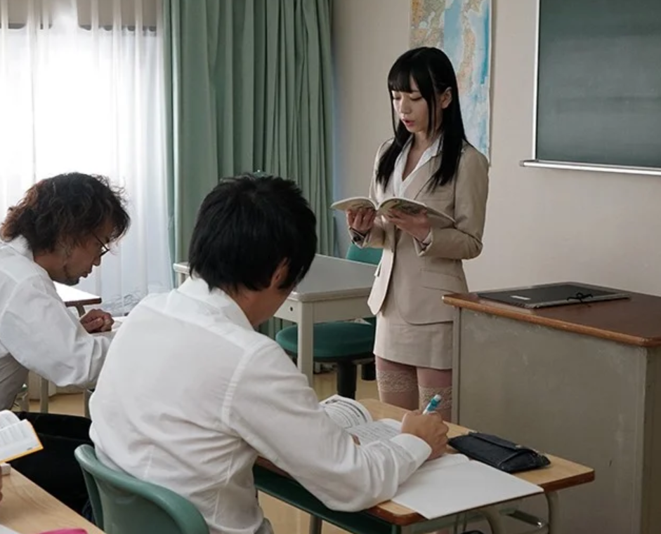 【美人】新任教師の無防備な笑顔と香りに年下男子が誘惑される！お互いに止められない欲望祭り！■七沢みあ