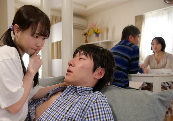 【近親相姦】お兄ちゃんが大好きな妹が両親の目を盗み下のお口で肉棒に食らいつく…たまらず中に吐き出してしまう〈工藤ララ〉