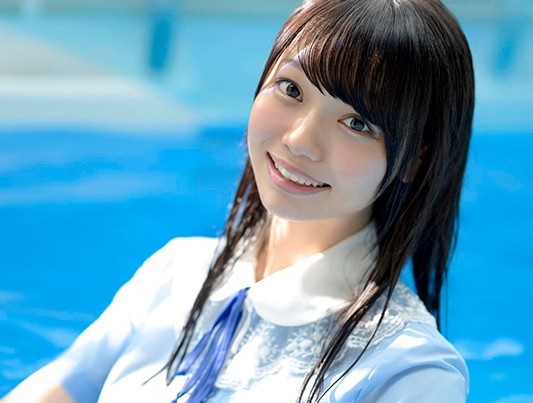 見た目清楚な王道美少女がAVデビュー・エッチが始まると自ら腰をクネクネ動かしイキまくる変態少女に変貌★斎藤まりな★