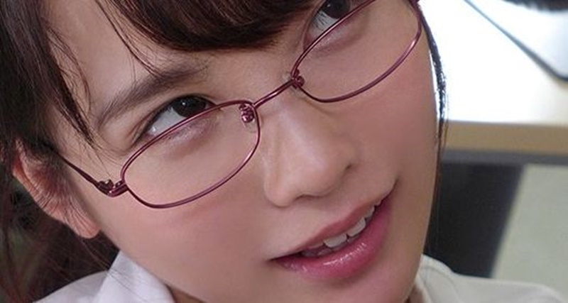 【枢木あおい】『やらしいことしたいんでしょ』実は淫乱痴女だった後輩の誘惑する目つきがたまらない…