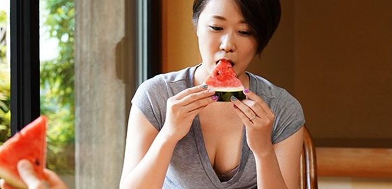 【近親相姦】『母子の一線なんて…』簡単に超えられる二人！理性ぶっ飛び息子とヤりまくる猛暑の夏