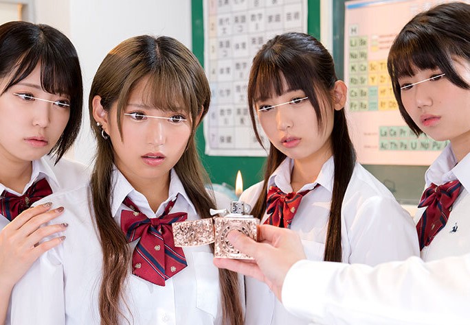 ボクの事を雑魚扱いしてくるクラスの女子たちに覚えたての催眠術をかけたら効きまくり・指示通りに裸で絡み合うJKたち