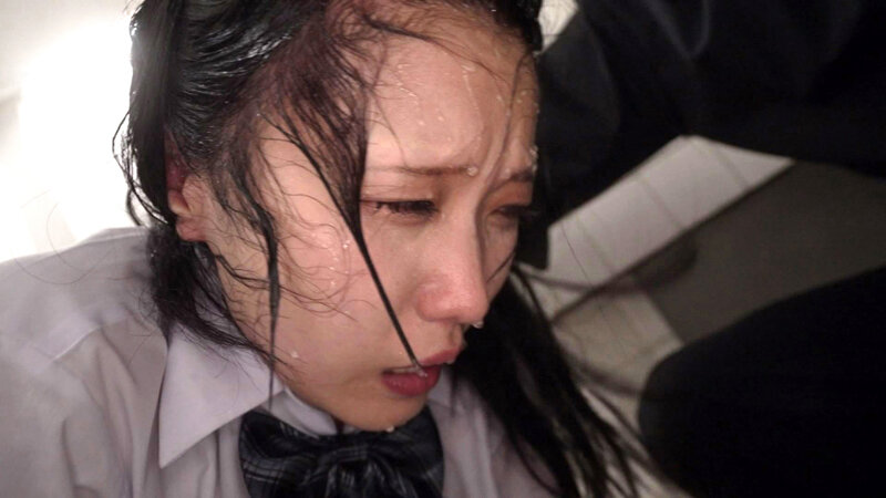 街中を歩く女子校生の跡を付け回す変態男・気付いて逃げるも捕まり拘束される・口マ○コを次々犯されてしまう★日泉舞香★