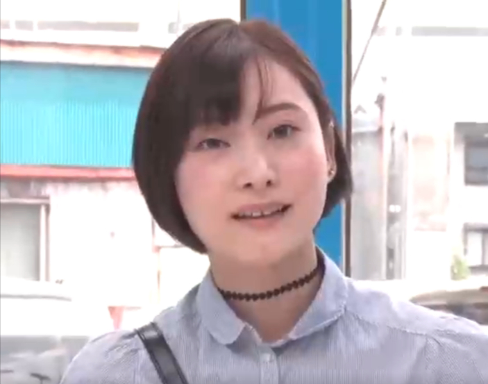【素人】彼氏と電話をしながら大量潮吹きが止まらない！騎乗位でガン突きするたびにイキそうな姿がバレそうになって・・