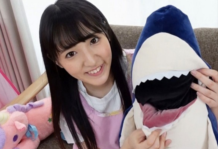 【ロリかわ】保育園の先生が裸エプロンで激しくSEX！ガン突きするとおっぱいがこぼれて揺れまくり・・<河奈亜依>