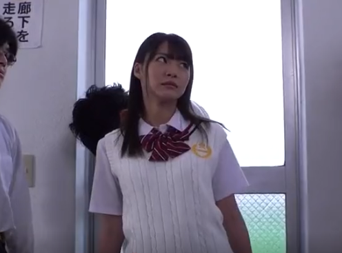 【集団レイプ】虐めを受けてる同級生男子を助けたら仕返しに慰み者にされてしまう美少女…でもそんな彼女に彼は興奮してしまい…
