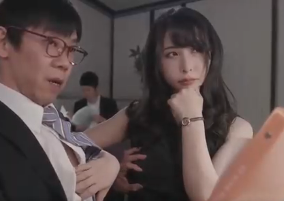 【デカパイ淫乱】癒し系なメガネのセクシー女上司は実はおっぱいハラスメントをしてくるヤバすぎる人でした〈晶エリー〉
