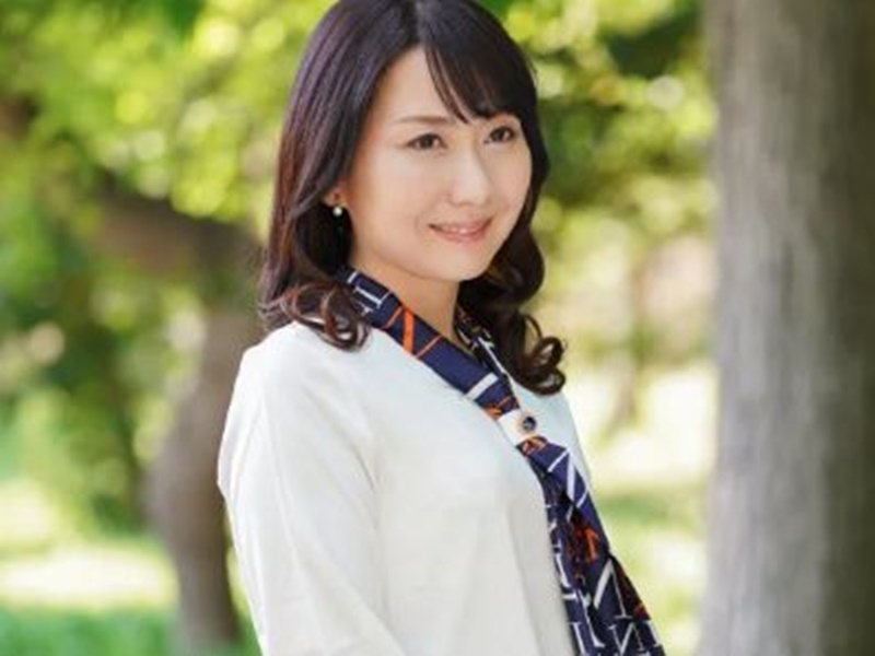 【人妻】真面目な事務奥さんが夫以外の快楽に開眼！汗だくピストンで連続絶頂する禁断SEX ■船木ありさ