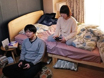 【幼なじみ】隣人で小さい頃からの知り合いである男と留守番することになり流れるように男女の関係に…■初愛ねんね
