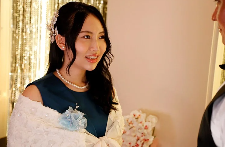 【再会】結婚式の後の飲み会で再び逢った同級生…イケないことだと分かっていながらも酒の勢いで距離も縮まり…■朝陽えま