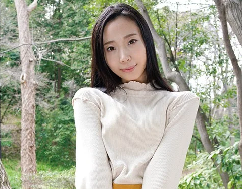 【貧乳】育ちの良さが滲む清楚な顔立ちと柔らかい身体！触れられるたびに反応する純粋すぎる初体験ドキュメント■芦名はるき