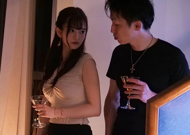 【理性崩壊】偶然再会した絶倫クズに薬を盛られ、忘れていたエロい感覚が再び目を覚ます！〈ひなたまりん〉
