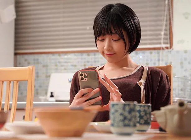 【コンビニ不倫】”刺激がほしい…”夫とうまくいってない若妻がバイト先で出会った巨根若造と肉欲SEXに堕ちていく…■夏目響