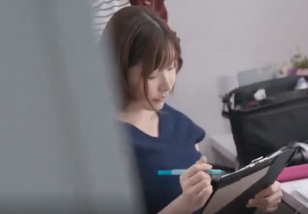 【催眠】クソ男が、誰でも支配できるというアプリを使って手の届かない人気女子アナを犯そうと目論む…■深田えいみ