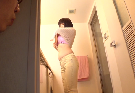 【息子の友人】”デカパイ…興奮するわぁ…”家に遊びに来てた男がエロい目線で見てきて襲われる...■凪沙ゆきの