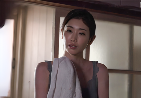 【人妻】”見てたの…？”猛暑の夏に風呂を借りに来た兄夫婦。窓越しに移る義理姉の入浴姿に欲情してしまい…■小松杏