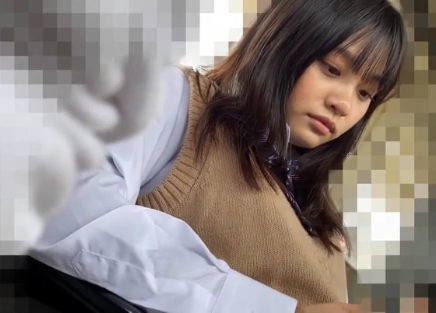 【盗撮映像】通学中のあどけない美少女が変態粘着ストーカーに自宅まで突け狙われ寝ているところを犯されてしまう