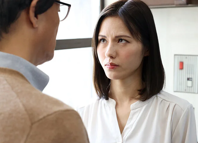 【ながえスタイル】”浮気してるの…知ってるんですからね！”そう男に詰め寄るも勢いで犯されてしまい感じてしまう熟女