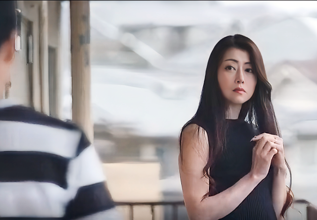 【お隣の熟女】”こんな綺麗な女性があんな声で…”毎晩聞こえる隣人の奥さんの喘ぎ声...ある日お茶に誘われ…■北条麻妃