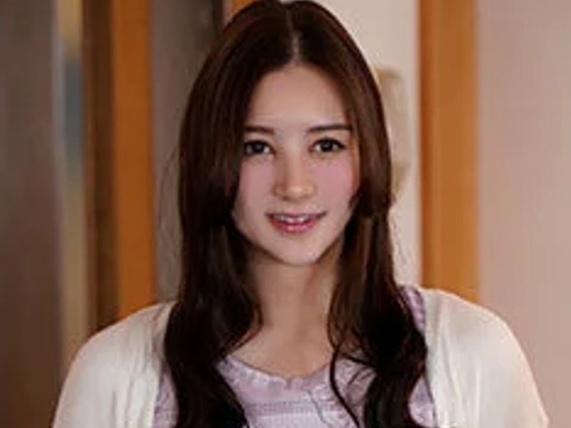 【息子の嫁】「10秒だけヤらせてくれないか...？」一瞬の気を許したギャル風の奥様が義理の父親に寝取られちゃう