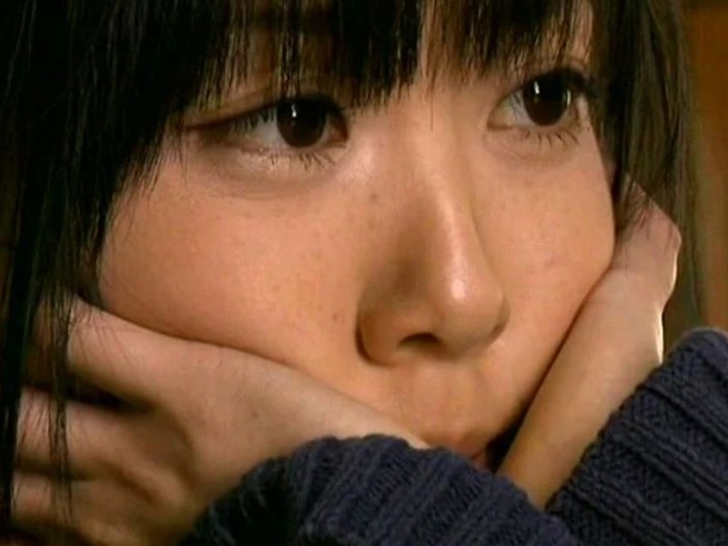 【ヘンリー塚本】「変な感じするよ...オジさん…」ロリ顔の美少女が中年男にヤられる姿を見て興奮するおばさん母