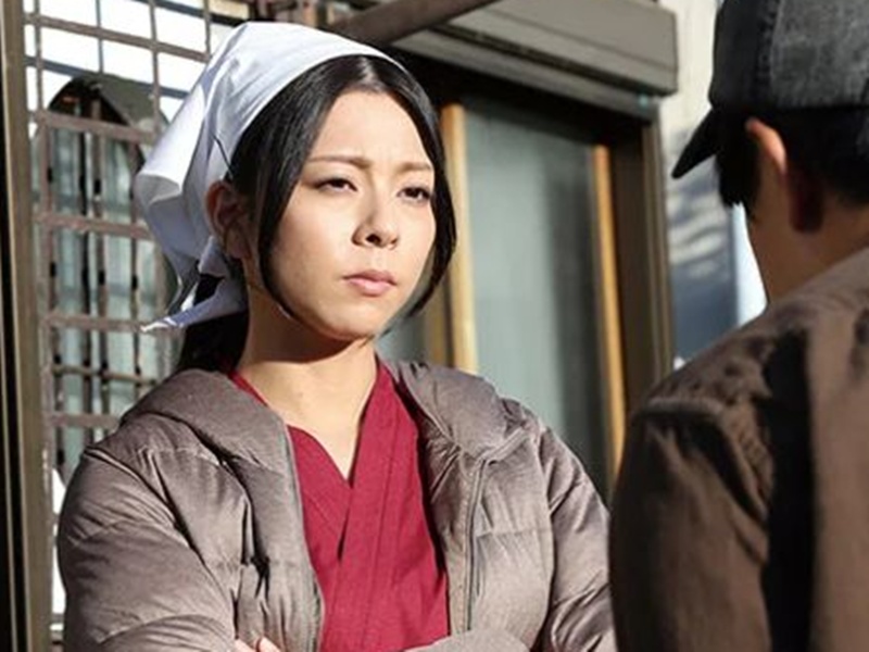 【ながえスタイル】「こんなおばさんレイプしないで…！」家無し浮浪者の男に優しくしたエロ美乳な美人主婦が犯されちゃう