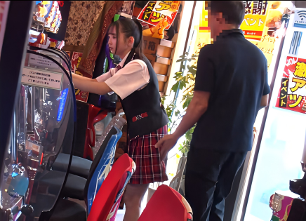 【清楚系美女】真面目そうな黒髪美少女がパチ屋の店員だった！付け回して電車やホールで痴漢をして理性をぶっ壊す！