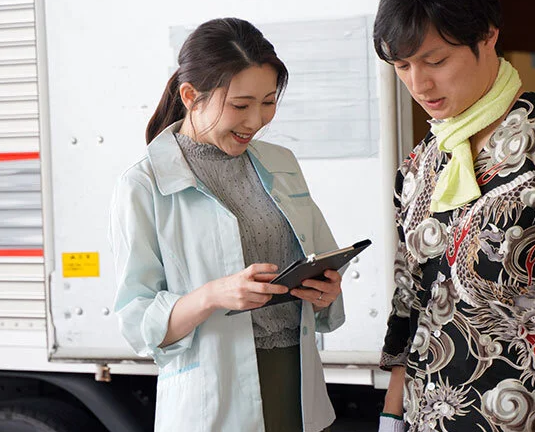 【欲求不満熟女】”男らしい汗の香りが堪らないわ…♡”運送会社で働いたら旦那とは違う男達の匂いに興奮する人妻■妃ひかり