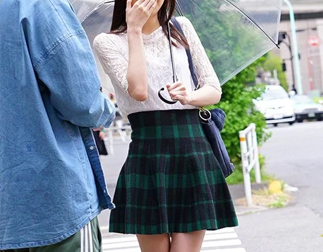 【美人大学生】街を歩く若き美女をナンパして我慢企画に挑戦させるが男優のテクニックに耐えれず即ハメガン突きの罰ゲーム！