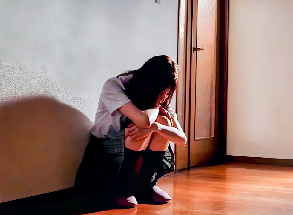 【女子校生】「もう帰りたくない…」母の結婚相手のスケベ親父に犯されるロリ顔美乳な美少女女子高生■楓カレン