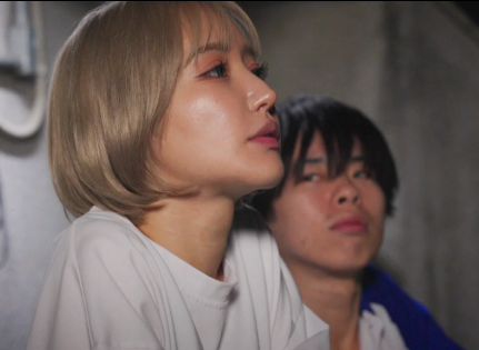 【奇妙な共同生活】”アンタと出会えてよかった♪”突然棲みついた金髪ショートの美人ギャルと身体を重ねるが…■百永さりな