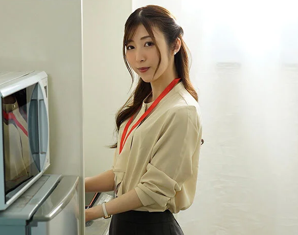 【愛人熟女】”…そんなに私のこと気になる…？”憧れの女上司が男上司と不倫していて…欲望が抑えられない男は■今井栞菜