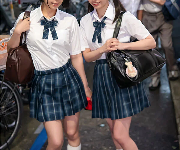 【盛りMAXなJK】”キミも一緒にエッチなことしよ？”憧れてた同級生女子が友達とハメハメ…嫉妬してたら自分も誘われて…