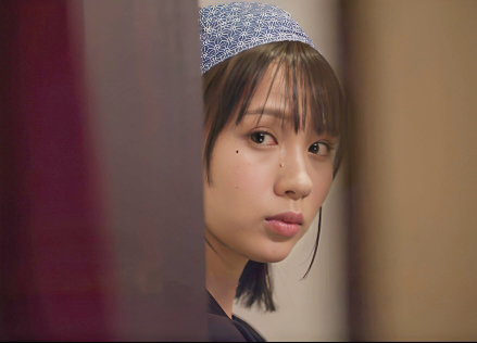 【ガチ恋バイト】”ふ～ん…今日店長残業なんだ…♪”カレシと上手くいってない美少女がバイト先の主に恋心を抱いてしまい…