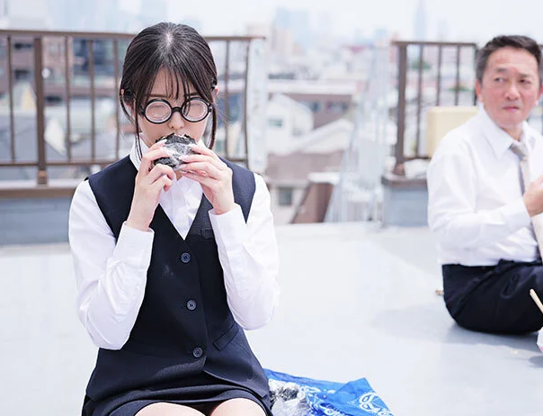 【アラサー喪女】”今どきあんな瓶底メガネ中々ないぞｗ”会社の地味女に誘われ自宅に行ったら眼鏡取った彼女がクソ美人で…