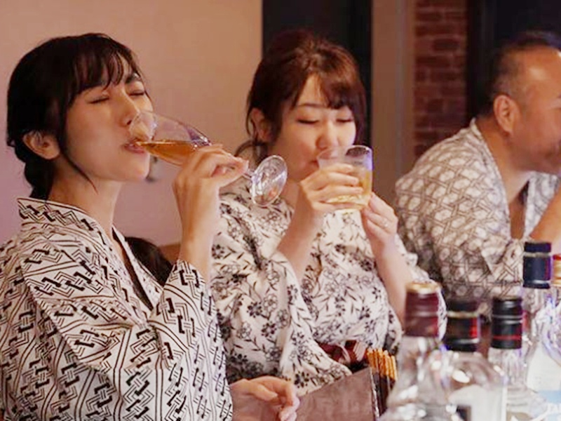 【人妻熟女】「大丈夫…誰にも言わないから...」夫の上司に誘惑されるスレンダーエロ美乳な美人主婦が不貞交尾に溺れちゃう