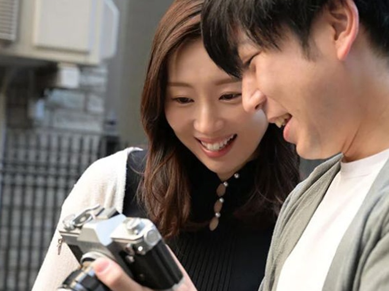 【若妻NTR】「あなた...裸の写真撮らないか？って誘われたわ…」エロ美乳な美人奥様がヌードモデルに挑戦しますが…