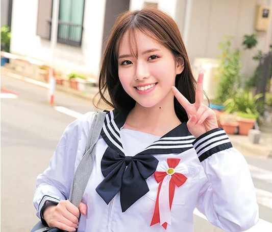 【3分前までJK】ついさっき卒業したばかりの初々しい美少女を即ナンパしてAV出演交渉！制服を着たまま綺麗なマ〇コ擦り付け