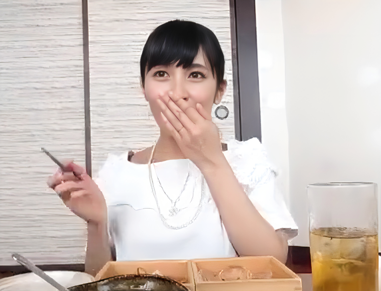 【ミニミニ美人奥様】”経験人数少ないんですよ…♡”学生を卒業しすぐに結婚してしまった可愛らしい人妻は実はド淫乱で…