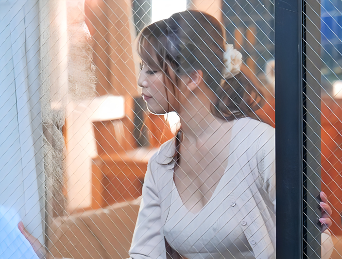 【お向かいの美女】”夫は私に冷めてしまったみたいで…”窓越しに見えるお隣さんの奥様がとても寂しそうで…■小早川怜子