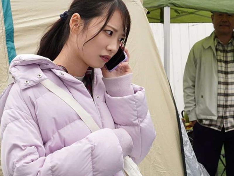 【人妻NTR】「平日に泊まりなんて誰と行くんだ？」美人で若いおばさん主婦が近所の中年とキャンプに行きますが…月野江すい
