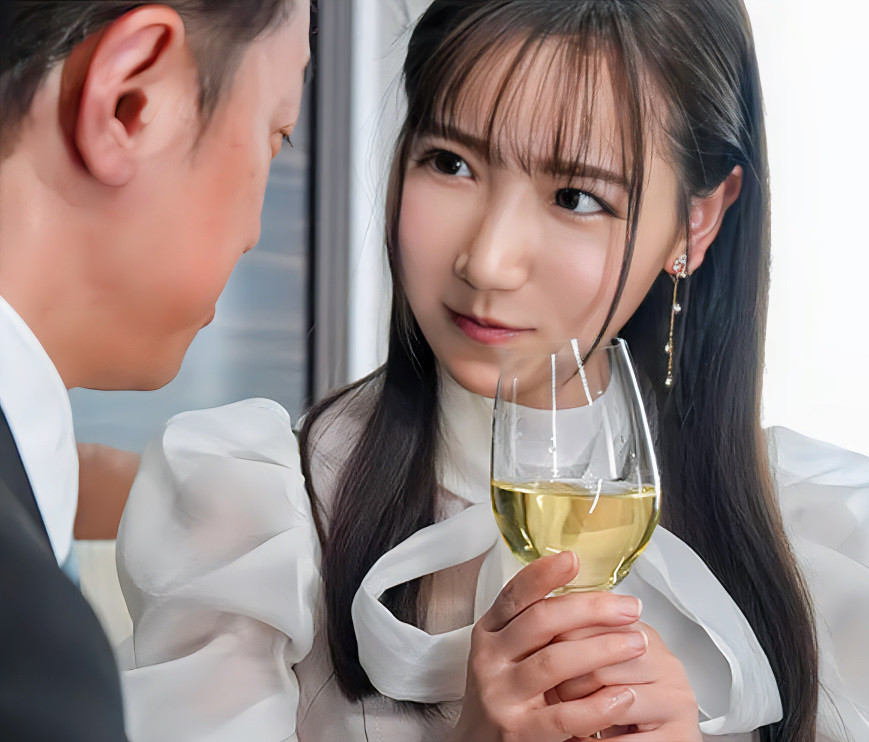 【社内一の美女】”私を抱いてくれませんか…？”平凡男に突然訪れたモテ気！まさかの超絶美人に身体を求められ〈三田真鈴〉