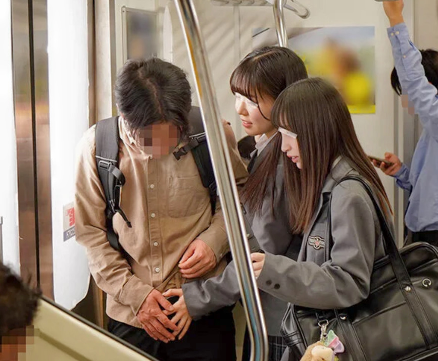 【逆ちかん】”ヤバｗこの人のアソコおっきくなってるｗ”大金でJKに企画を依頼！弱そうな男乗客に色仕掛けでどうなるか検証