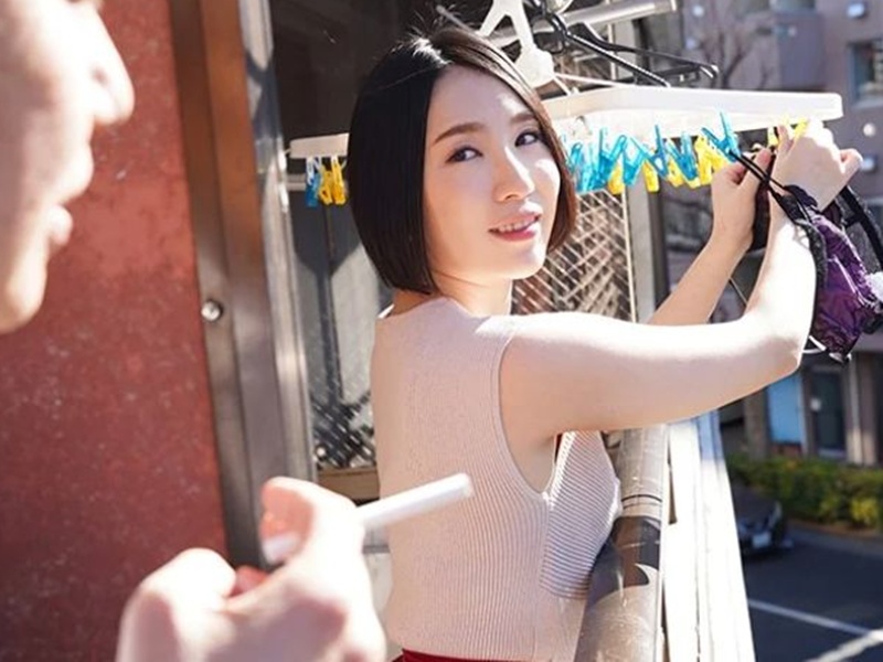 【隣人の愛人】”そんなに色っぽく見てきたら勘違いしちまうよ…”何かと気にかけてくれるお隣の美女に男は興奮してしまい…