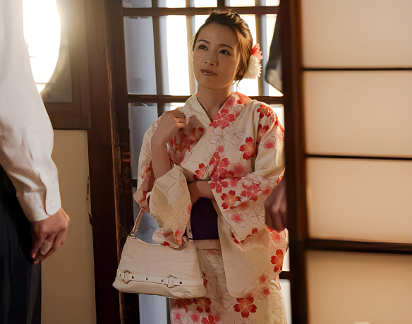 【幼馴染人妻】”私…もうあの頃のような子供じゃないよ…？”再会した昔からの顔馴染み女性が色っぽくなって興奮した男は…