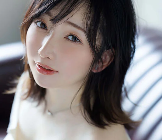 【シロウト本物妻】”夫に申し訳ないと思いつつ自慰してるんです…”レスが続いてご不満が溜まってた美人奥さんがAVデビュー