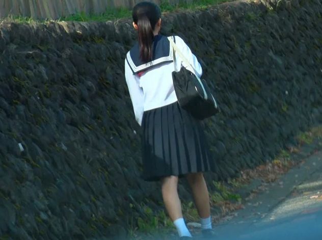 【下校少女レイプ】”ターゲットみっ～け！ｗ”胸糞鬼畜映像！学校帰りの制服JKを強引に連れ去りお薬でぶっ壊されてしまう