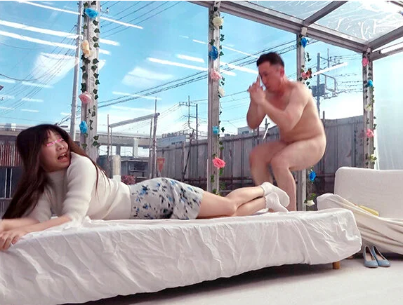 【マジックミラー号】”待ってっ…ガチでハメられるの…？！ｗ”数珠繋ぎ企画！友達が来るまで生セックスで耐えられるか？！